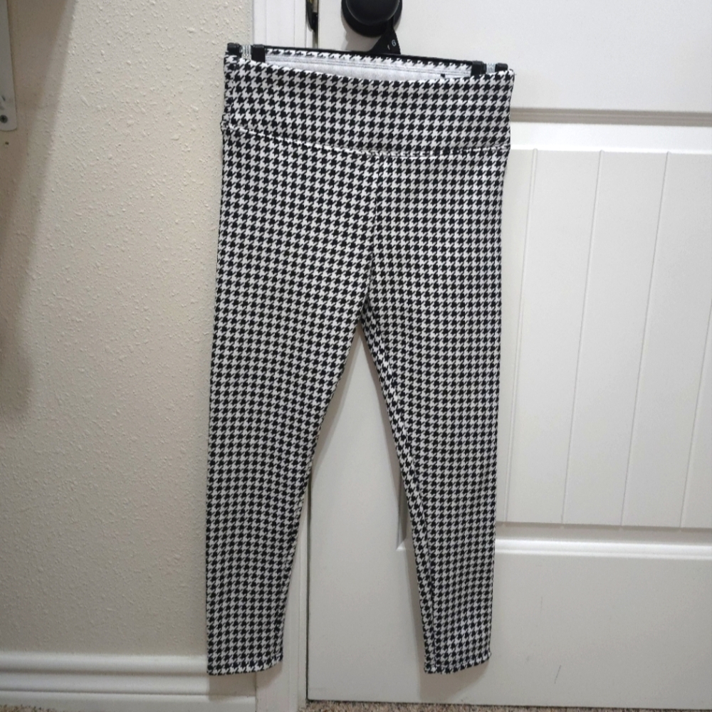 SO Black and White Leggings with Classic Check Pattern